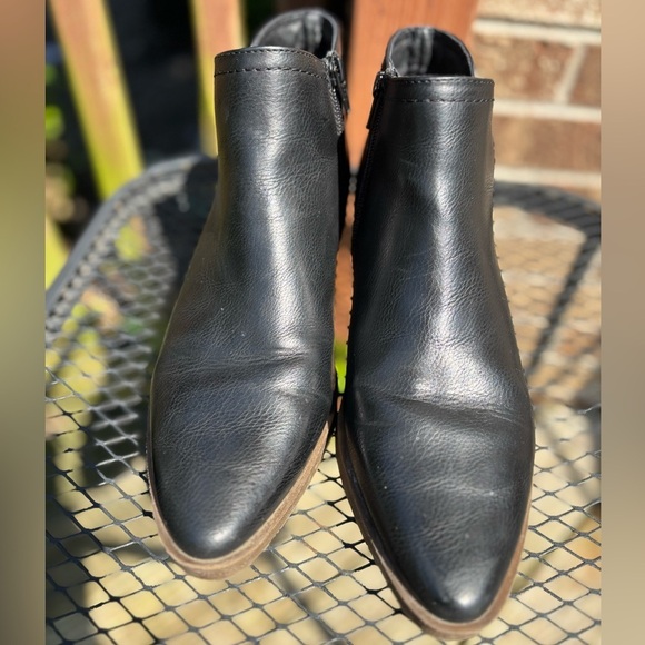 FRYE AND CO. ILISHA BLACK SIDE ZIP LOW STACKED HEEL ANKLE BOOTIES BOOTS SIZE 9 - Picture 4 of 10